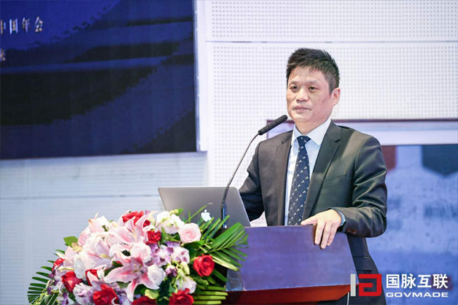 國脈集團董事長楊冰之在“2017互聯(lián)網(wǎng)+智慧中國年會”主論壇上以“政府數(shù)據(jù)治理與智慧社會前瞻”為主題進行演講
