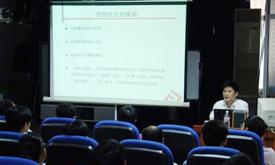 楊冰之教授應(yīng)邀赴南華大學(xué)做學(xué)術(shù)講座
