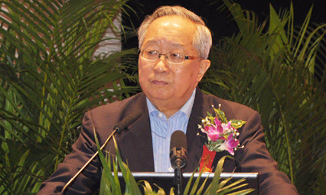 中國互聯(lián)網(wǎng)協(xié)會理事長高新民發(fā)表了以《產(chǎn)業(yè)互聯(lián)網(wǎng)化--互聯(lián)網(wǎng)經(jīng)濟(jì)的轉(zhuǎn)折》為主題的精彩演講