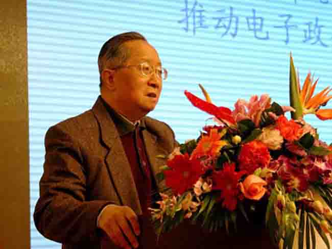 中國互聯(lián)網(wǎng)協(xié)會常務(wù)副理事長高新民做主題發(fā)言