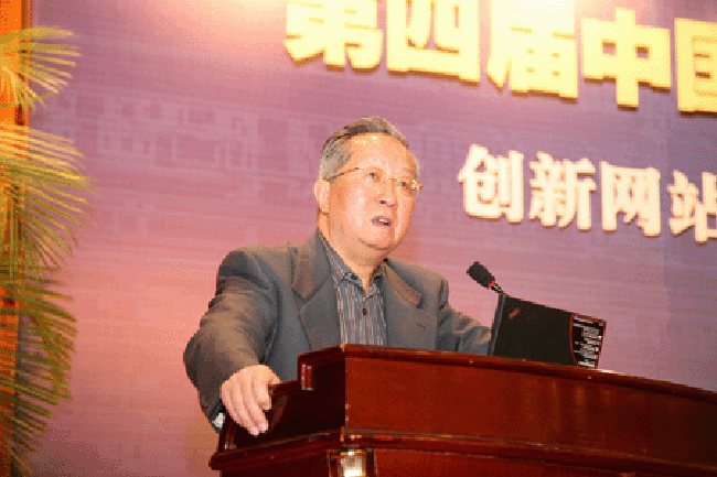 國家信息化專家咨詢委員會委員、中國互聯(lián)網(wǎng)協(xié)會常務(wù)副理事長高新民發(fā)言