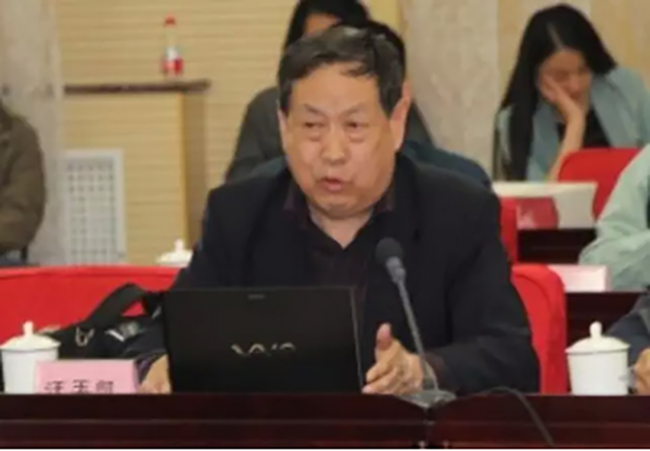 中國行政體制改革研究會副會長、國家行政學(xué)院電子政務(wù)專家委員會副主任汪玉凱教授出席會議并發(fā)表演講