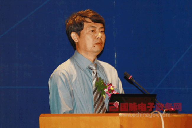 中國社會科學(xué)院信息化研究中心主任汪向東作了以《當(dāng)前我國電子政務(wù)與政府網(wǎng)站發(fā)展的幾個看點》為題的演講