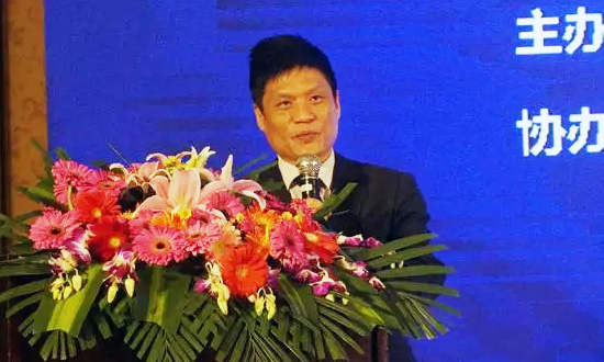 國脈海洋信息發(fā)展有限公司董事長楊冰之在“數(shù)據(jù)基因與大數(shù)據(jù)產(chǎn)業(yè)發(fā)展戰(zhàn)略研討會(huì)”上發(fā)表演講
