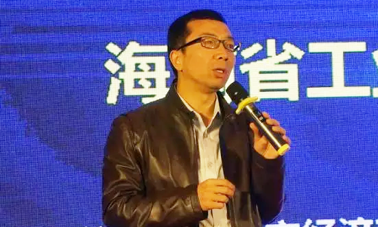 海南省工業(yè)和信息化廳總工程師董學(xué)耕在“數(shù)據(jù)基因與大數(shù)據(jù)產(chǎn)業(yè)發(fā)展戰(zhàn)略研討會(huì)”上分享海南發(fā)展大數(shù)據(jù)經(jīng)驗(yàn)
