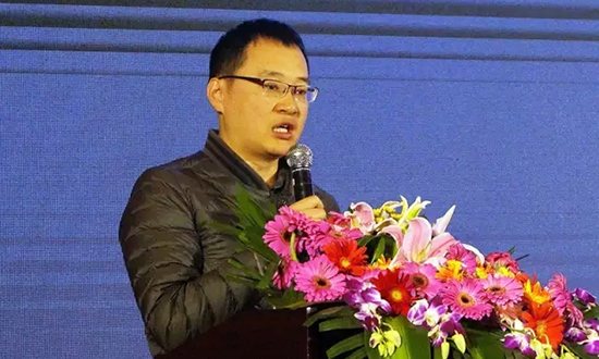 杭州數(shù)夢(mèng)工場(chǎng)科技有限公司高級(jí)經(jīng)理余小潤在“數(shù)據(jù)基因與大數(shù)據(jù)產(chǎn)業(yè)發(fā)展戰(zhàn)略研討會(huì)”上發(fā)表主題演講