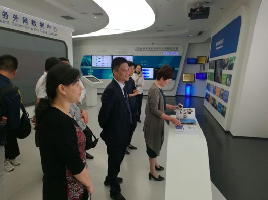 國脈董事長楊冰之一行到訪江西省大數(shù)據(jù)中心參觀交流